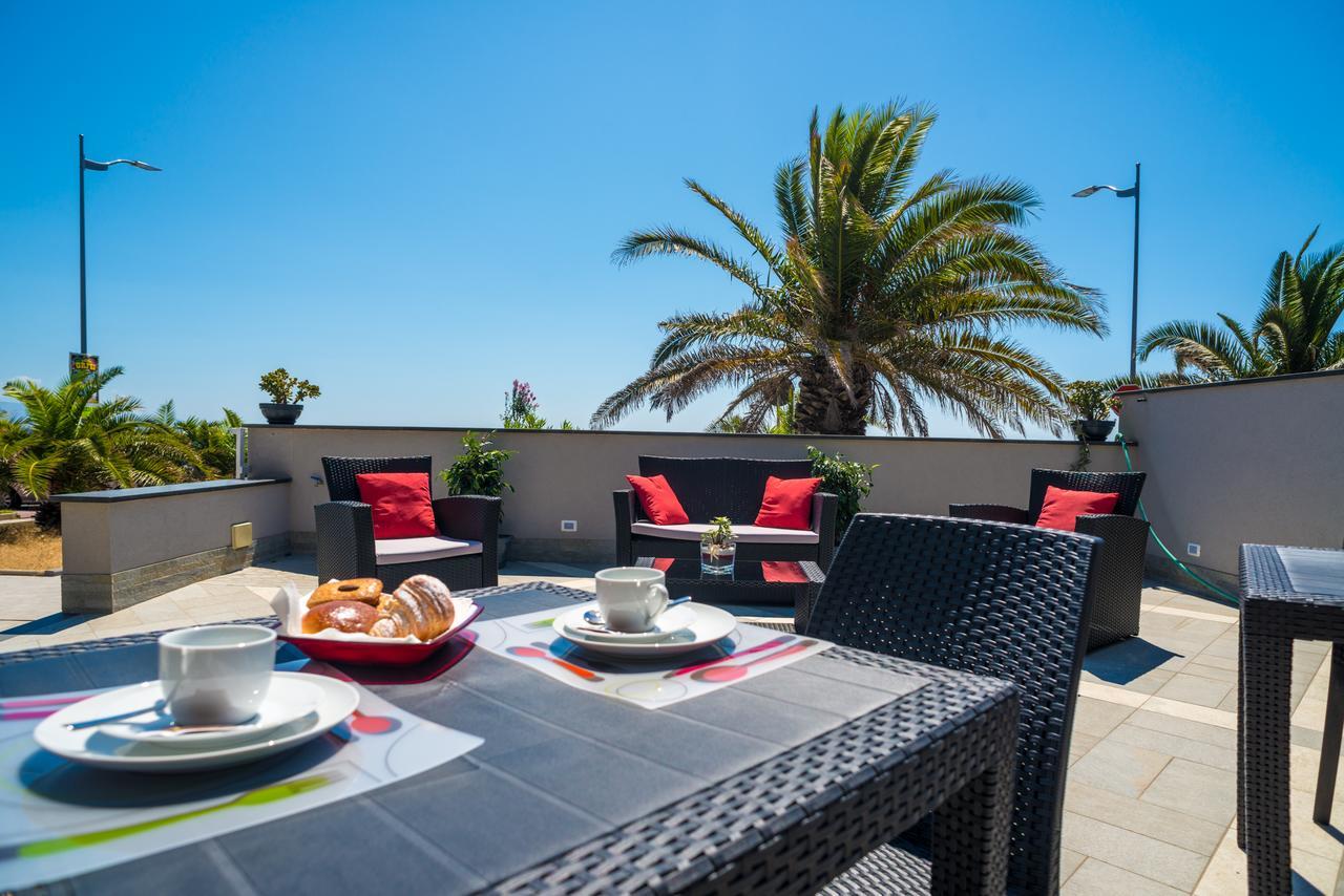 Riva Del Sol Bed and Breakfast Santa Teresa Di Riva Buitenkant foto