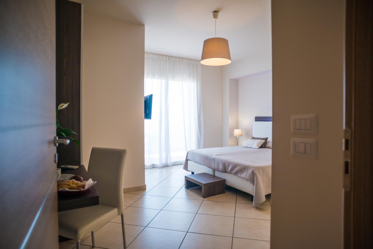 Riva Del Sol Bed and Breakfast Santa Teresa Di Riva Buitenkant foto