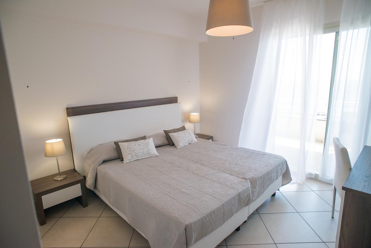 Riva Del Sol Bed and Breakfast Santa Teresa Di Riva Buitenkant foto