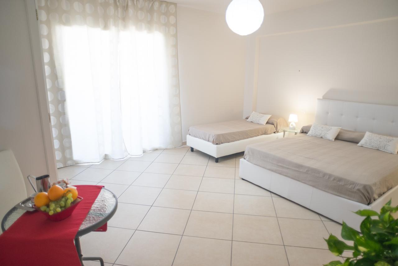 Riva Del Sol Bed and Breakfast Santa Teresa Di Riva Buitenkant foto