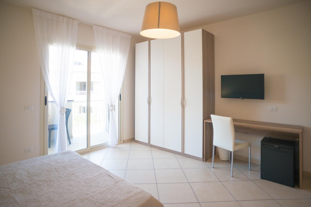 Riva Del Sol Bed and Breakfast Santa Teresa Di Riva Buitenkant foto
