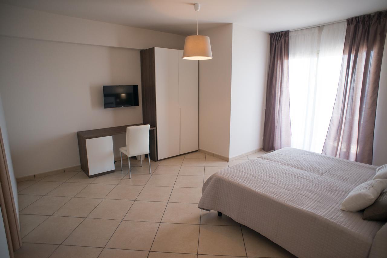 Riva Del Sol Bed and Breakfast Santa Teresa Di Riva Buitenkant foto