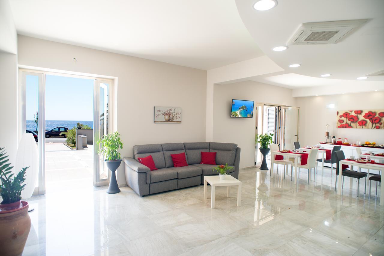 Riva Del Sol Bed and Breakfast Santa Teresa Di Riva Buitenkant foto