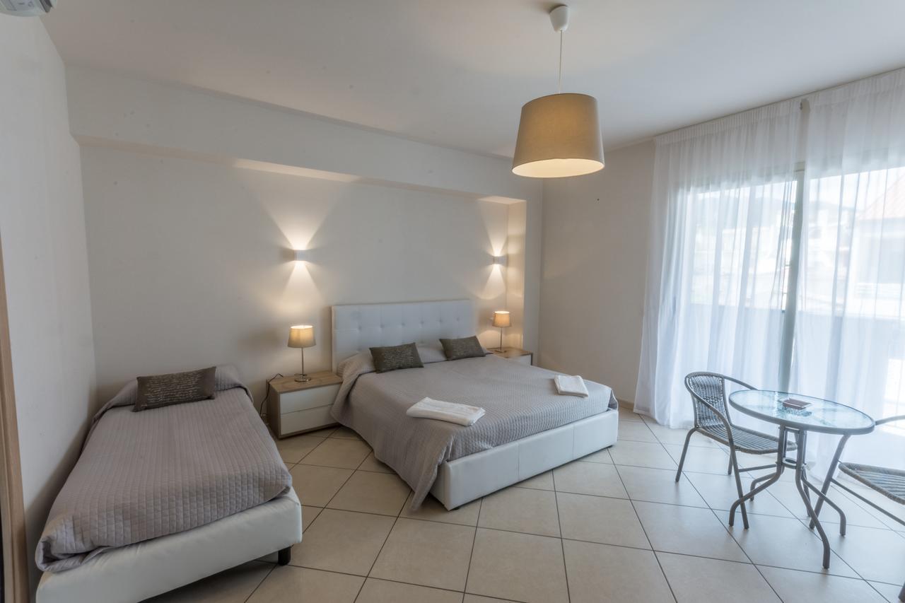Riva Del Sol Bed and Breakfast Santa Teresa Di Riva Buitenkant foto